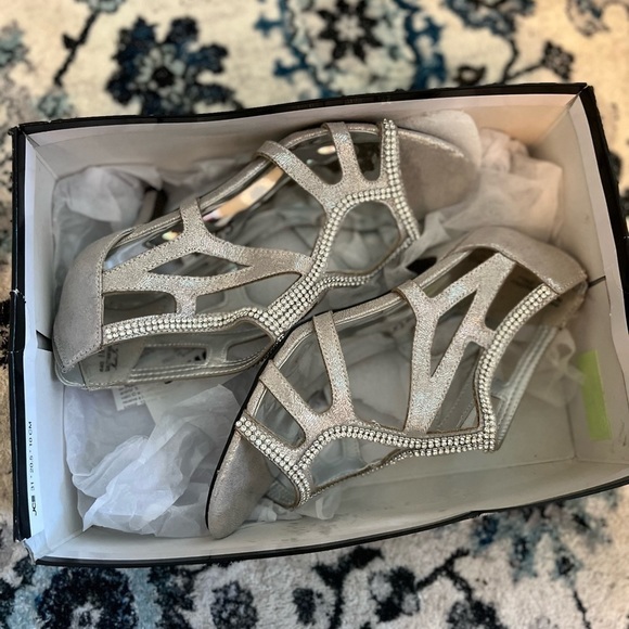 Easy Street Womens Flattery Rhinestone Evening Pumps - Silver - Size 8 - Picture 3 of 8